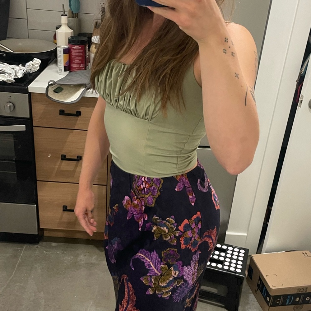 Green Ruched Women's Top - Picture 3 of 4